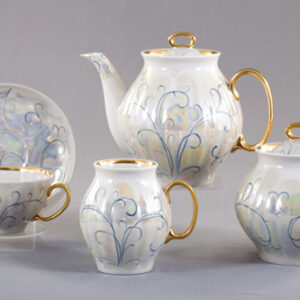 "Morozko" Dulevo Tea set 15 pc for 4 person with Desert plates. Hand panting with 24 carat gold accents.
