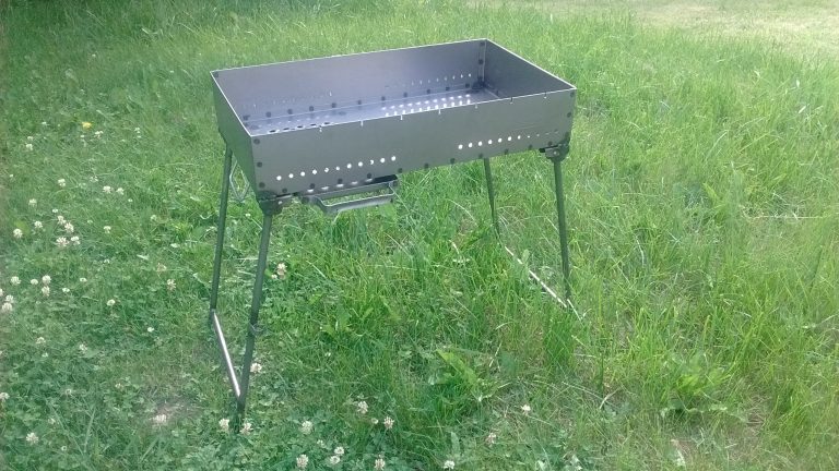 Charcoal outdoor BBQ stand, Thickness of metal 1,5mm, Dimensions of the box 60*35*12 cm.