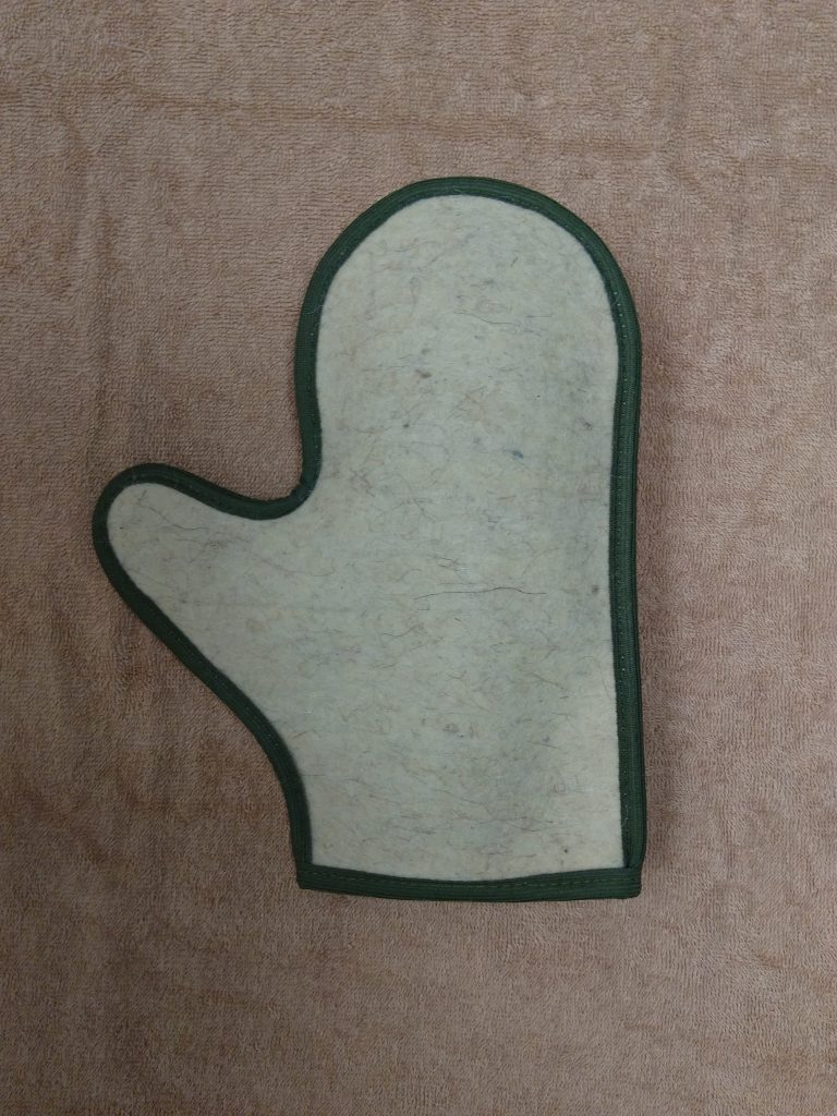 Mitten-of-felt-use-while-visiting-baths-and-saunas Mitten of 100% sheep wool for used while visiting baths and saunas.