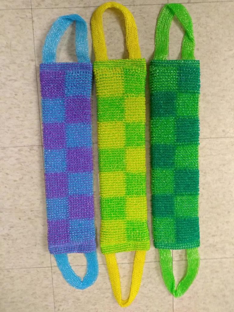 Strong Sponge for bath. Synthetic fiber. "Mojdodyr". Brand Russia.