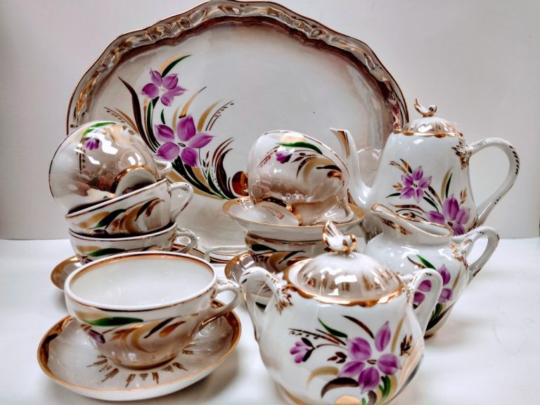 Toronto Russian store Kalyna buy tea and dinner sets kazan for pilav enamel cookware ''Flowers" Coffee set, 16pc for 6 people. Famous brand ''Dulevo porcelain" hand made with 24 karat gold.