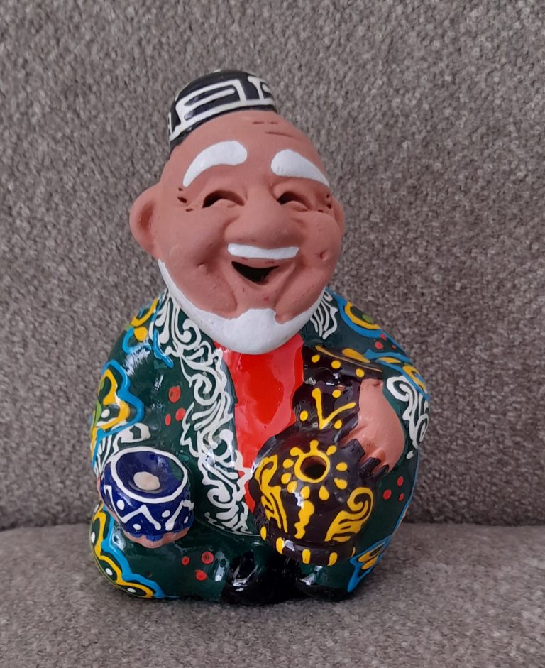 Colorful handmade ceramic tableware with unique oriental patterns Uzbek figurines with Bread, Handmade ,Rishtan Pottery, size:9*9cm.*