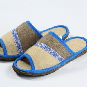 size:10(40). Slippers made of 100% natural Sheep wool with rubber soles.^