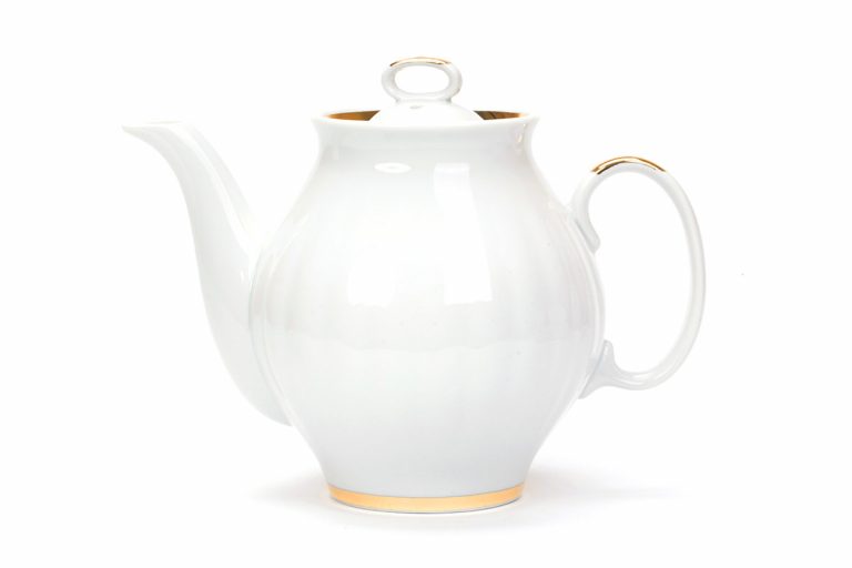 1L porcelain Teapot  ''Moscow'', hand-painted. "Dulevo"- "Kuznetcov'' porcelain factory*