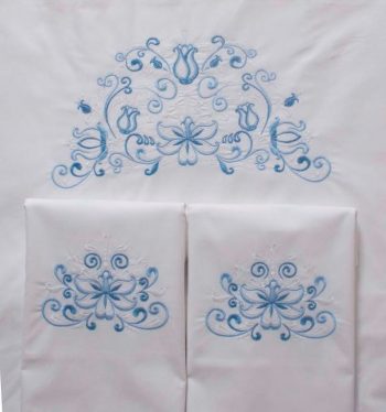 "DOUBLE" size of 4 pc set.  Duvet cover (1pc)-147 * 212cm,  Sheet (1pc)-150 * 212cm, Pillowcase (2pc)-70 * 70cm.*