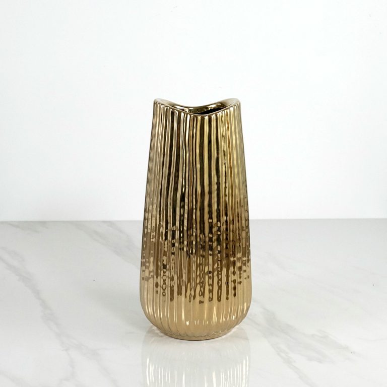 Vases from Ceramics Gold of different sizes and styles "Gold" ceramic decorative vase.Dimension: Width:9cm, Height 25 cm. Gifts