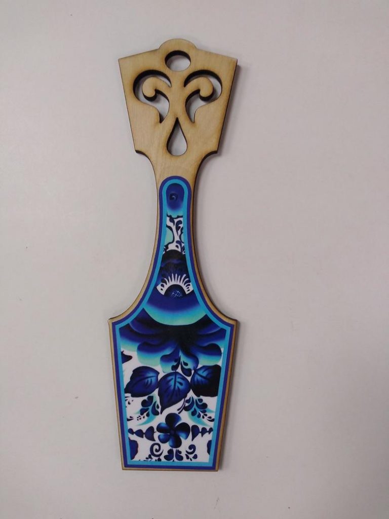 Gift. Decorative wooden plate. size: 27*9cm*