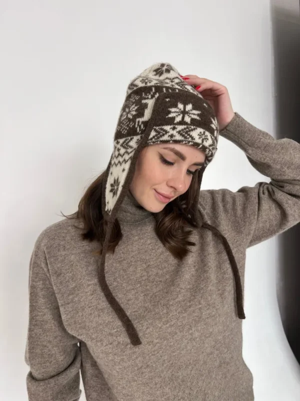 cashmere Hat from camel hair, knitted. Norwegian pattern. mane in Mongolia. White/Brown