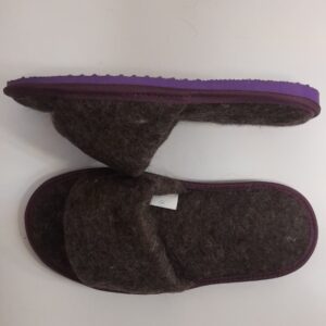size:10(40rus).Foot length: 26cm. Slippers made of 100% natural Sheep wool with thick soles