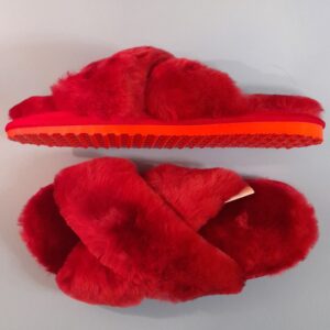 size:9(39).Foot length: 25.5cm. Slippers made of 100% natural Sheep wool with thick soles.