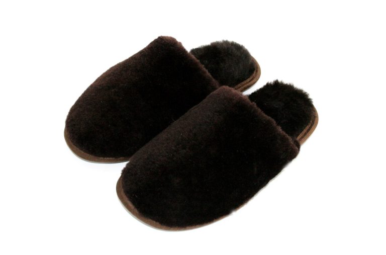 Cozy Lambswool Slippers with rubber sole buy in Canada size:15(45rus).Foot length: 29cm. Slippers made of 100% natural Mouton. Outsole Rubber.