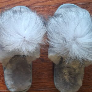 size:10(40).Foot length: 26cm. Women's slippers Mouton with Pampon on rubber soles. The tone of the slippers may vary slightly.
