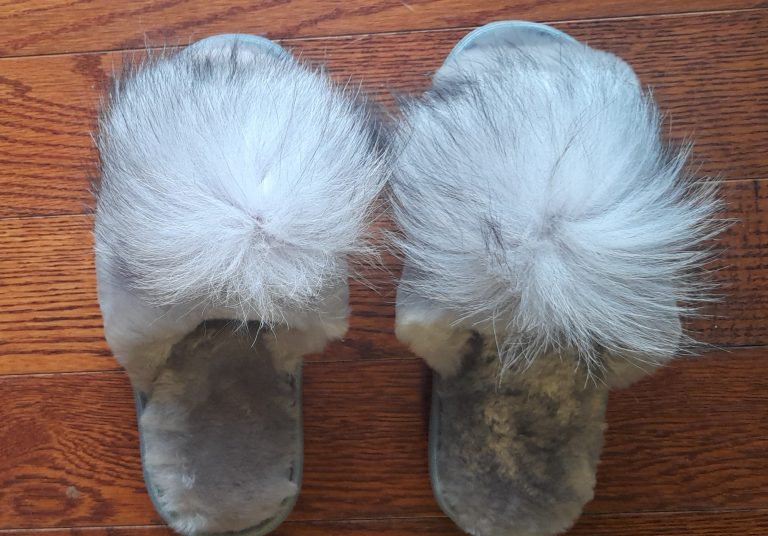 Home slippers made of natural wool is the choice of those who care about health and love comfort size:9(39).Foot length: 25cm. Women's slippers Mouton with Pampon on rubben with Pampon on rubbr soles. The tone of the slippers may vary slightly.