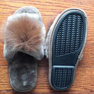 size:7(37).Foot length: 23.5cm. Women's slippers Mouton with Pampon on rubber soles. The tone of the slippers may vary slightly.