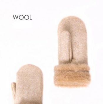 size:20. Sheep Wool mittens . Color: Beige....