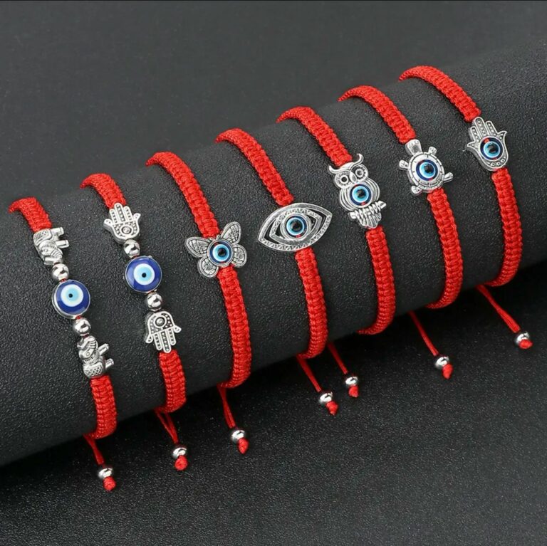 Wrist bracelet with comfortable ties with anchovy.