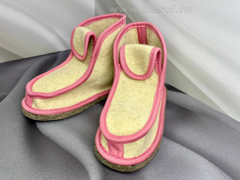 babushi-mokasiny-rozovye Slippers made of 100% natural Sheep wool