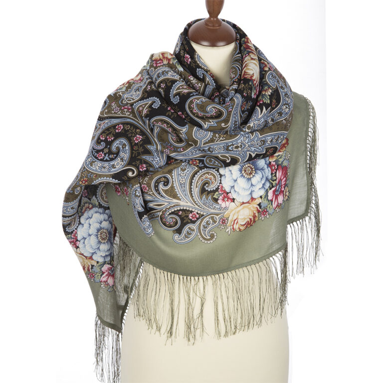 Pavlovo-Posad Shawl ''Dreams of happiness'' 100% of wool with silk fringe, size 125*125cm.