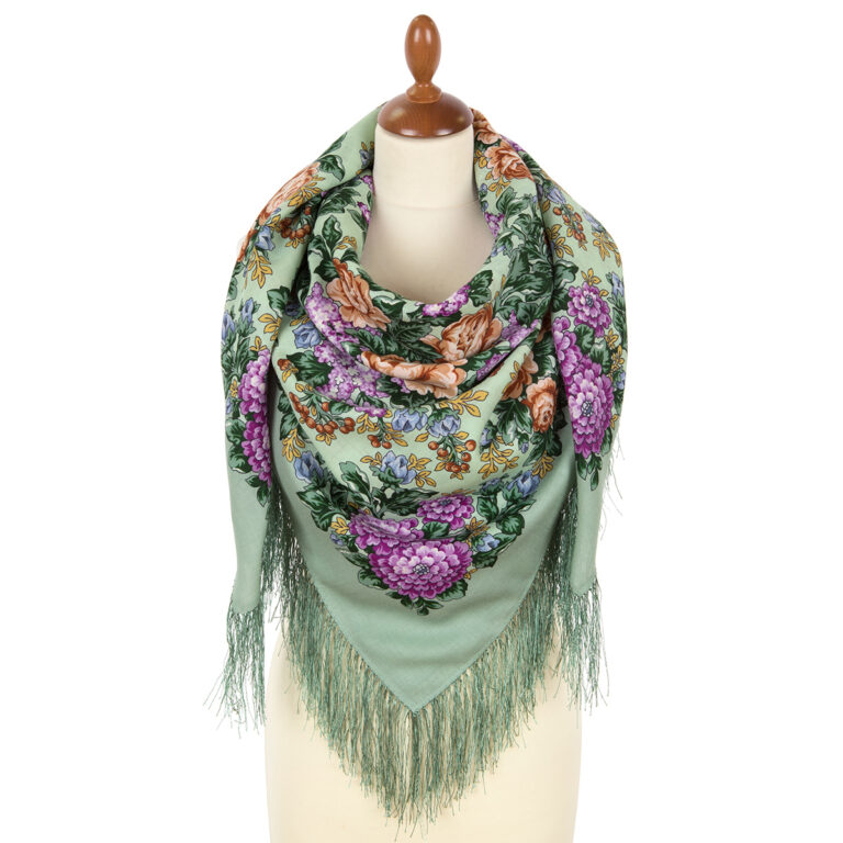 Pavlovo-Posad Shawl ''Royal courtyard'' 100% of wool with silk fringe, size 125*125cm.